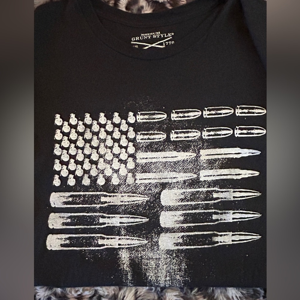 GRUNT STYLE medium T-shirt with bullet flag design - Picture 4 of 14